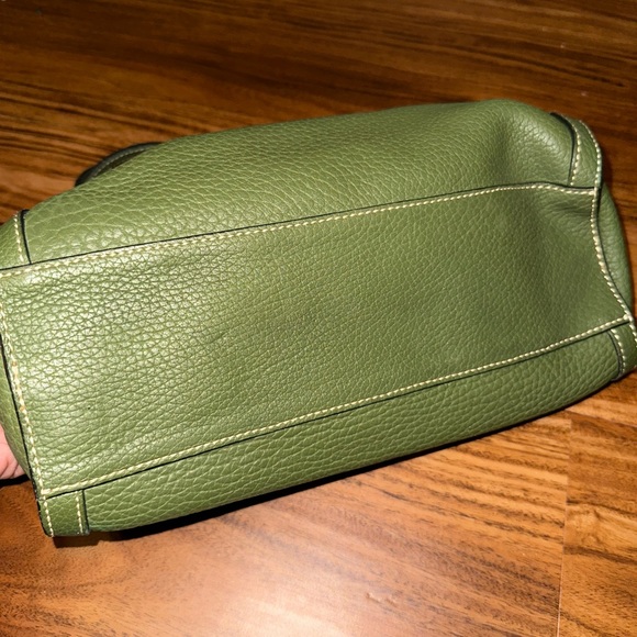Cute Green Dooney and Burke handbag - Picture 3 of 5